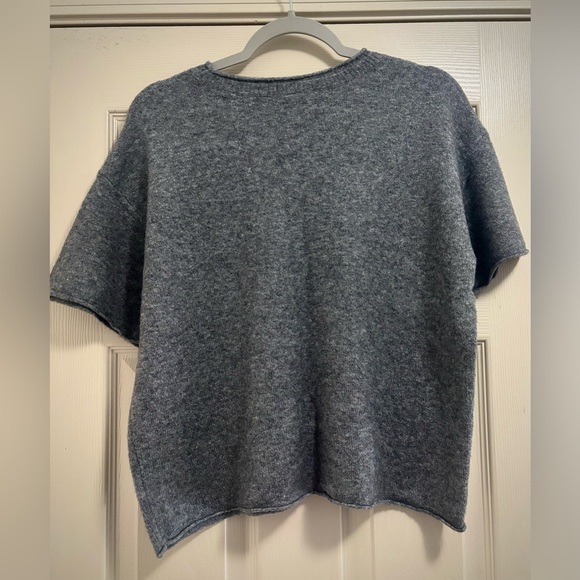 Gray Knit Short Sleeve Crew Neck Sweater - Picture 2 of 2